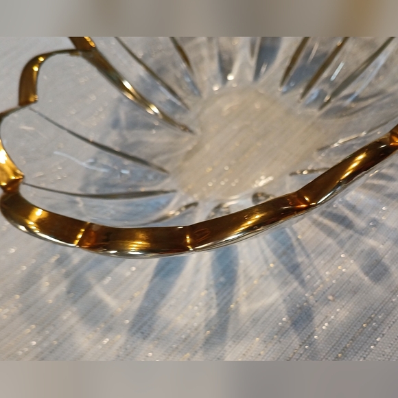♥️Heart-Shaped Glass Dish with Gold Trim - Picture 3 of 7